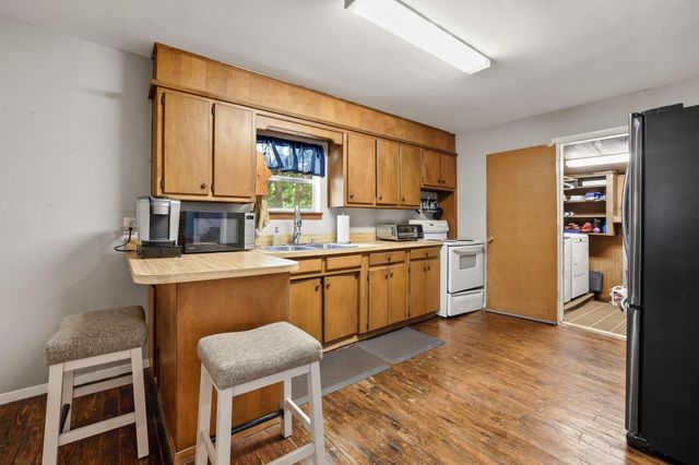 312 E Saunders Street, Trenton, TX 75490