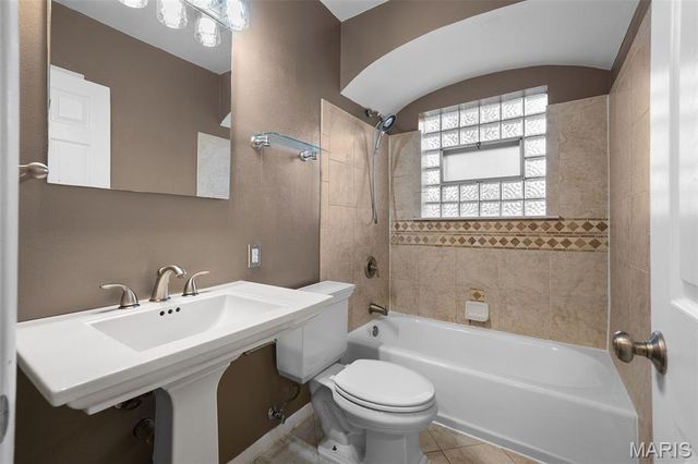 534 Kirkshire Drive, Kirkwood, MO 63122