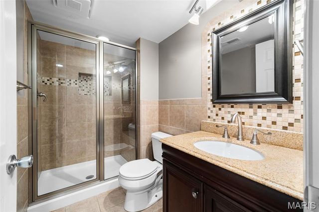 534 Kirkshire Drive, Kirkwood, MO 63122