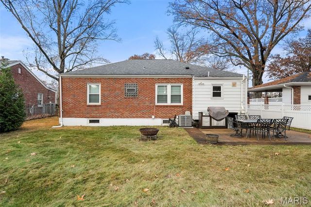 534 Kirkshire Drive, Kirkwood, MO 63122