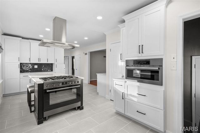 534 Kirkshire Drive, Kirkwood, MO 63122