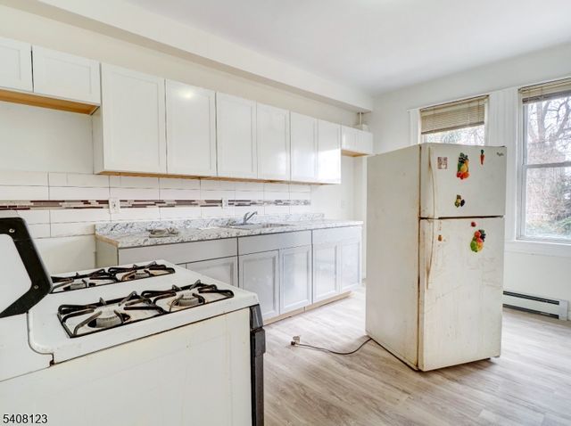 221 Bayview Ave, Jersey City, NJ 07305