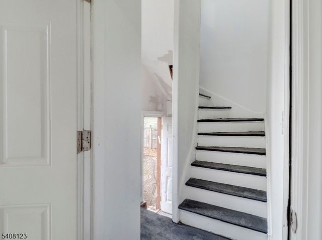 221 Bayview Ave, Jersey City, NJ 07305