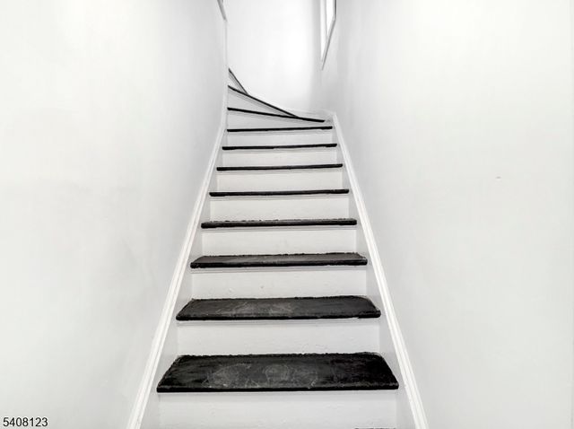 221 Bayview Ave, Jersey City, NJ 07305