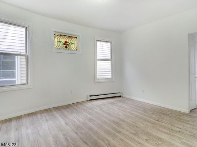 221 Bayview Ave, Jersey City, NJ 07305