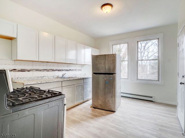 221 Bayview Ave, Jersey City, NJ 07305