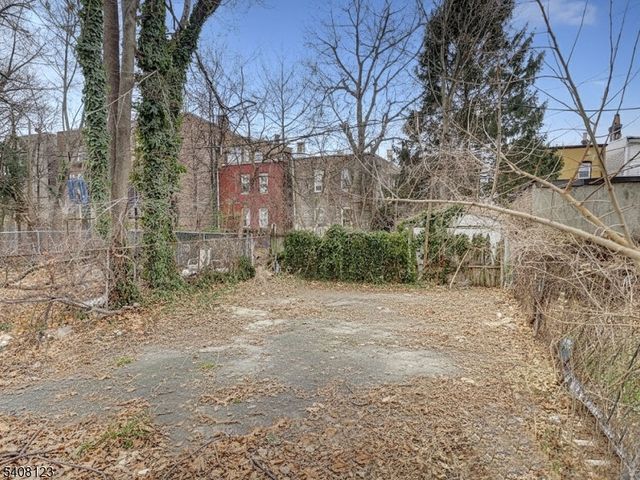 221 Bayview Ave, Jersey City, NJ 07305