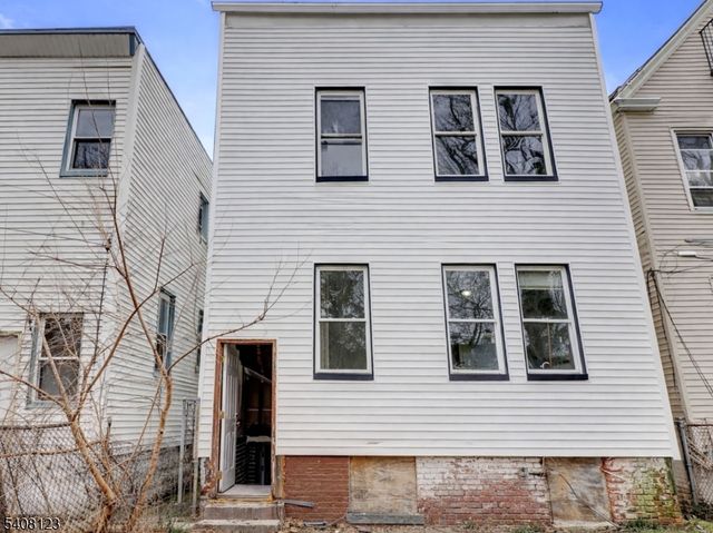 221 Bayview Ave, Jersey City, NJ 07305