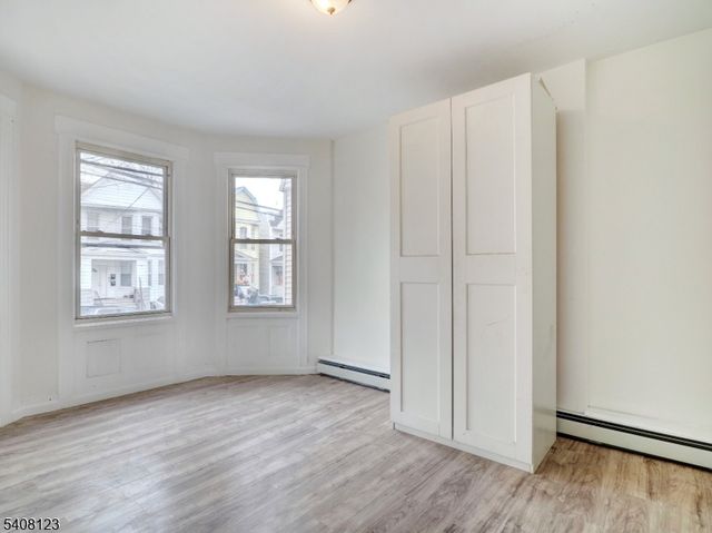 221 Bayview Ave, Jersey City, NJ 07305