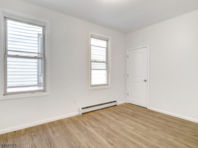 221 Bayview Ave, Jersey City, NJ 07305