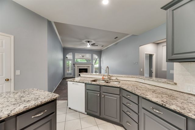 828 Abbots Lane, Denton, TX 76205