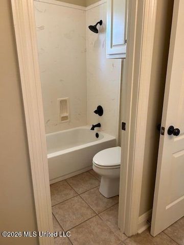 2 Greenhead Lane, Raymond, MS 39154