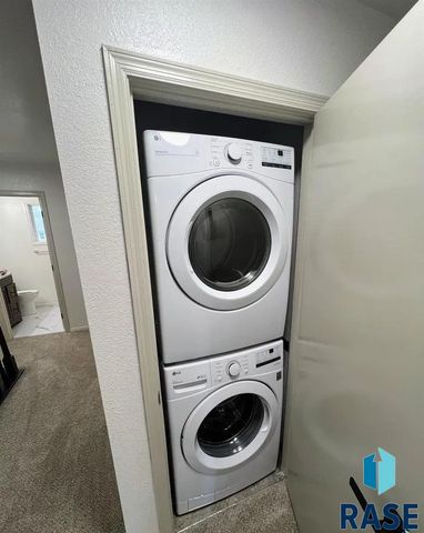 2805 E Bragstad Dr Drive, Sioux Falls, SD 57101