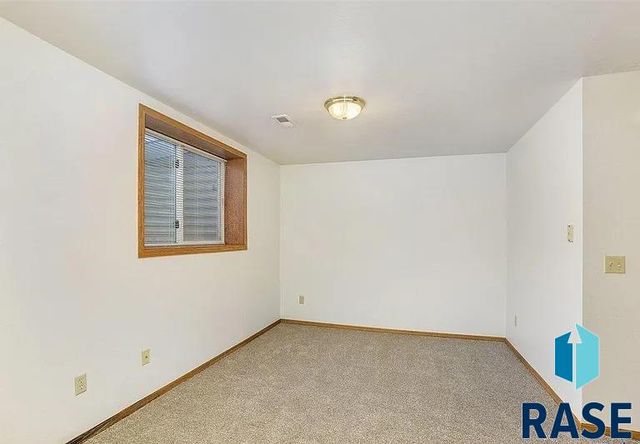 2805 E Bragstad Dr Drive, Sioux Falls, SD 57101