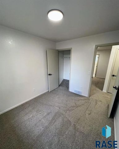 2805 E Bragstad Dr Drive, Sioux Falls, SD 57101