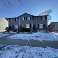 2805 E Bragstad Dr Drive, Sioux Falls, SD 57101