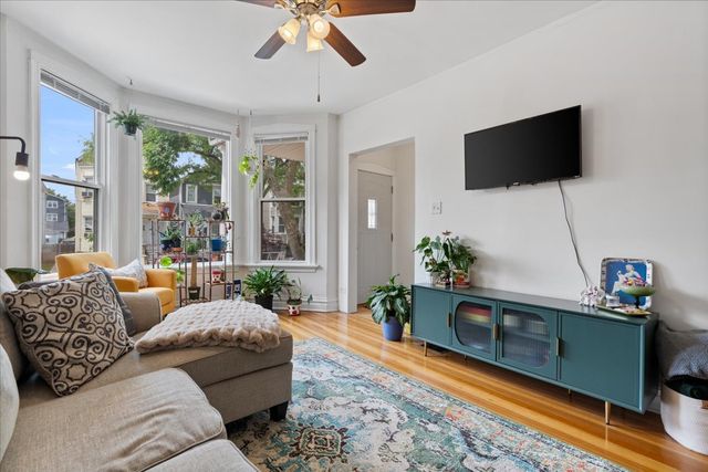 2735 N Ridgeway Avenue, Chicago, IL 60647