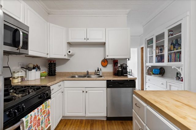 2735 N Ridgeway Avenue, Chicago, IL 60647