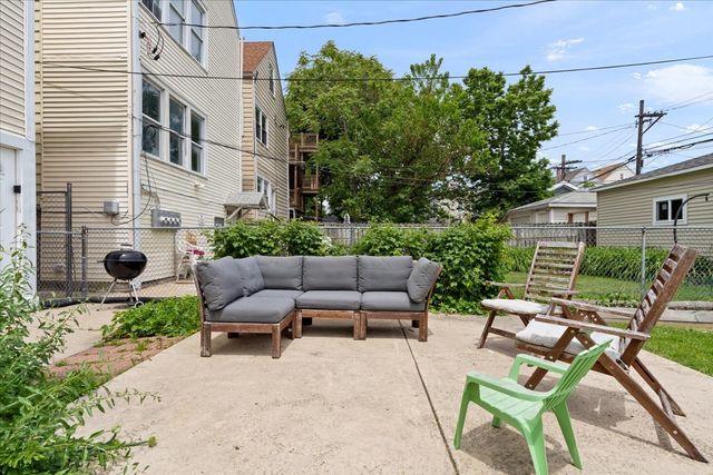 2735 N Ridgeway Avenue, Chicago, IL 60647