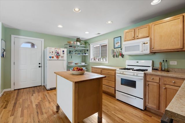 2735 N Ridgeway Avenue, Chicago, IL 60647