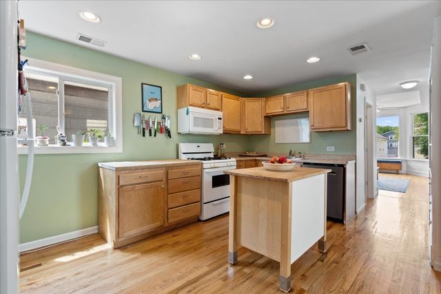 2735 N Ridgeway Avenue, Chicago, IL 60647
