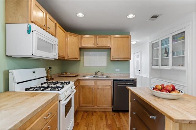 2735 N Ridgeway Avenue, Chicago, IL 60647