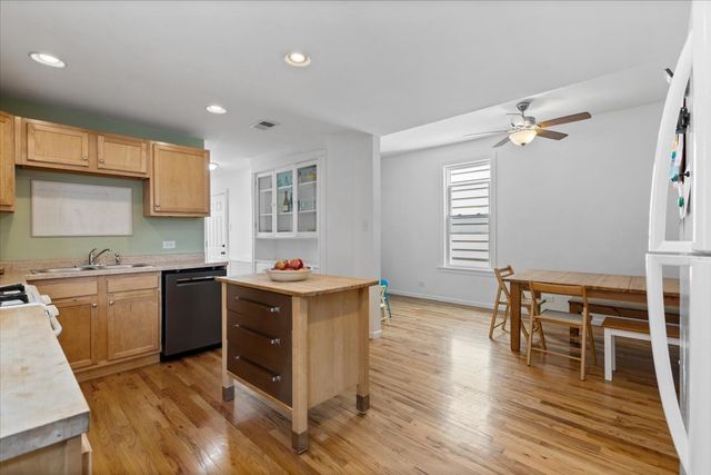 2735 N Ridgeway Avenue, Chicago, IL 60647