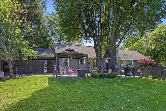 14408 Berkshire Drive, Independence, MO 64055