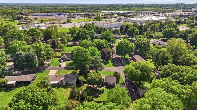 14408 Berkshire Drive, Independence, MO 64055