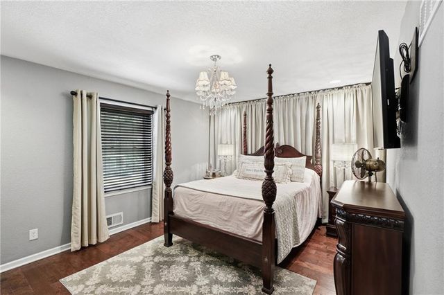 14408 Berkshire Drive, Independence, MO 64055