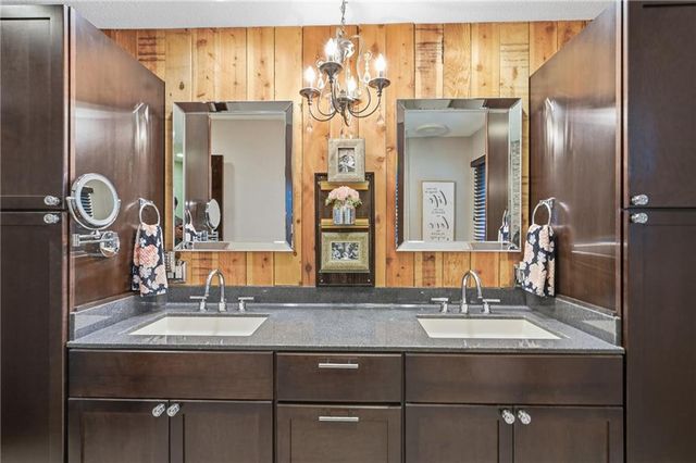 14408 Berkshire Drive, Independence, MO 64055