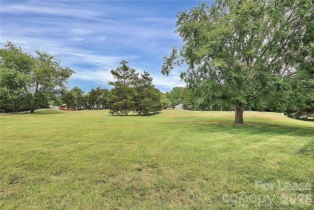8203 Golf Ridge Drive, Charlotte, NC 28277