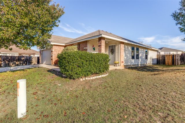 1112 Day Dream Drive, Fort Worth, TX 76052