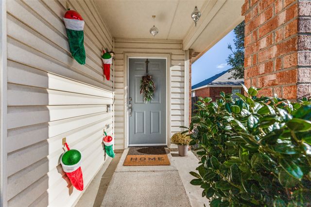 1112 Day Dream Drive, Fort Worth, TX 76052