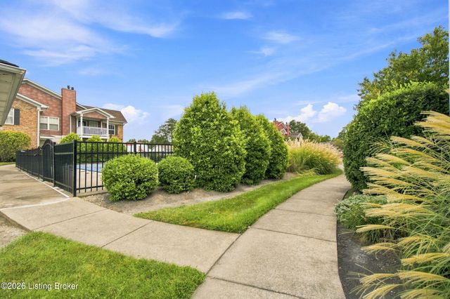 6520 Brook Bend Way 102, Louisville, KY 40229