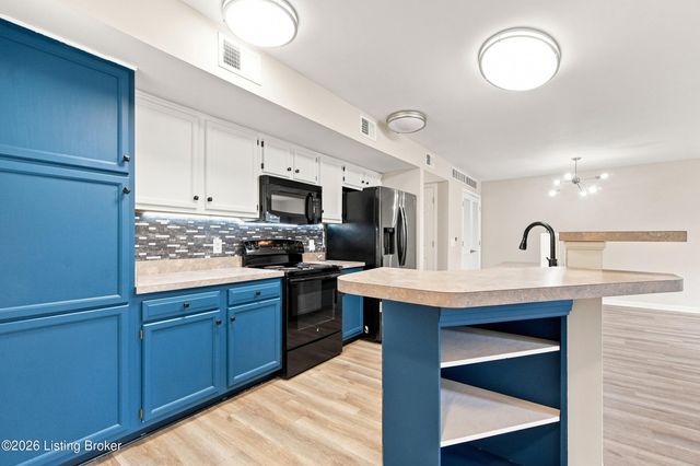 6520 Brook Bend Way 102, Louisville, KY 40229