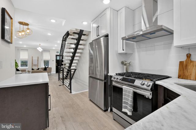 2005 W GIRARD AVE, Philadelphia, PA 19130