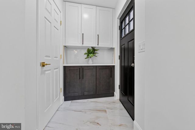 2005 W GIRARD AVE, Philadelphia, PA 19130