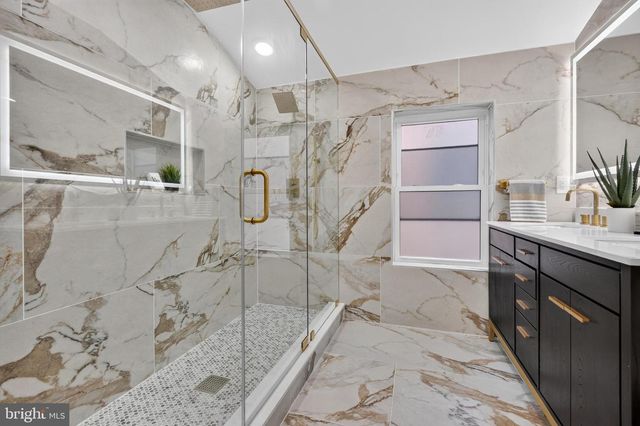2005 W GIRARD AVE, Philadelphia, PA 19130