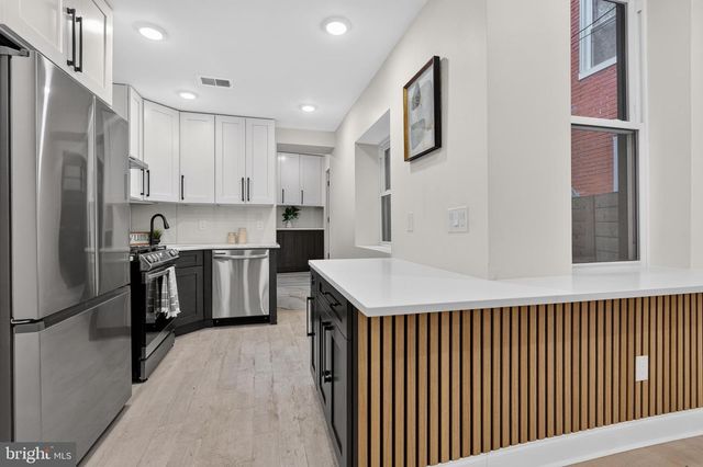 2005 W GIRARD AVE, Philadelphia, PA 19130