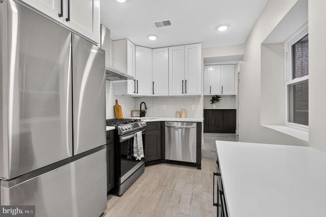 2005 W GIRARD AVE, Philadelphia, PA 19130