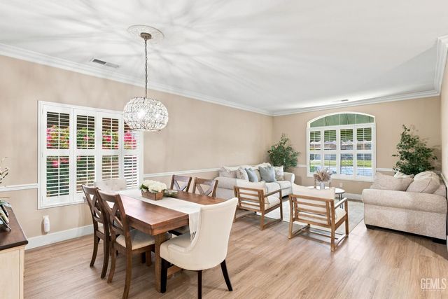 12600 Stablegate Drive, Bakersfield, CA 93312