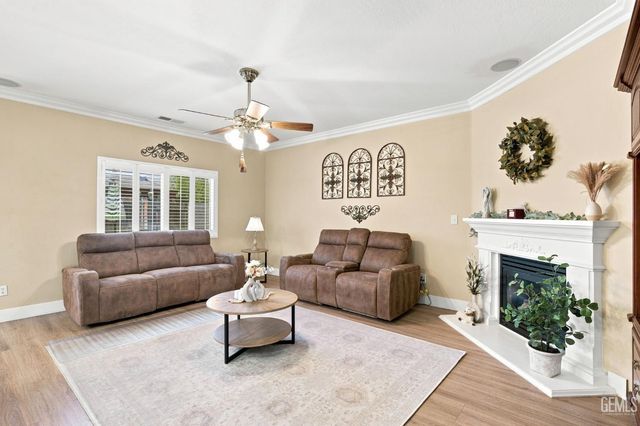12600 Stablegate Drive, Bakersfield, CA 93312