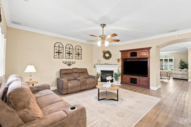 12600 Stablegate Drive, Bakersfield, CA 93312