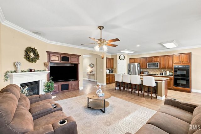 12600 Stablegate Drive, Bakersfield, CA 93312