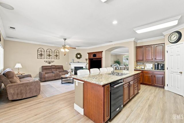 12600 Stablegate Drive, Bakersfield, CA 93312