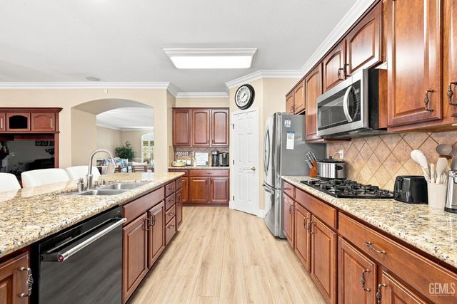 12600 Stablegate Drive, Bakersfield, CA 93312