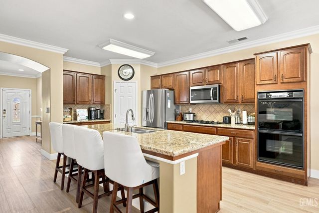 12600 Stablegate Drive, Bakersfield, CA 93312
