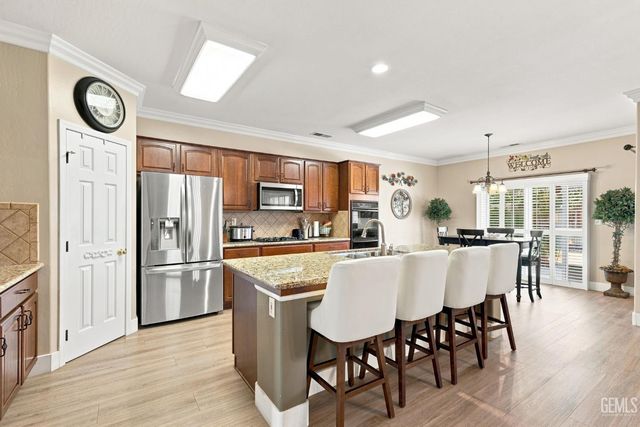 12600 Stablegate Drive, Bakersfield, CA 93312