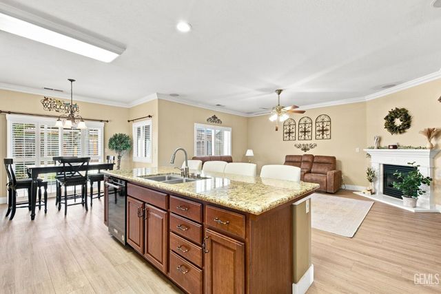 12600 Stablegate Drive, Bakersfield, CA 93312